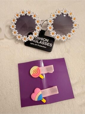Kids Daisy Round Sunglasses with Pink Candy Hair Clips
